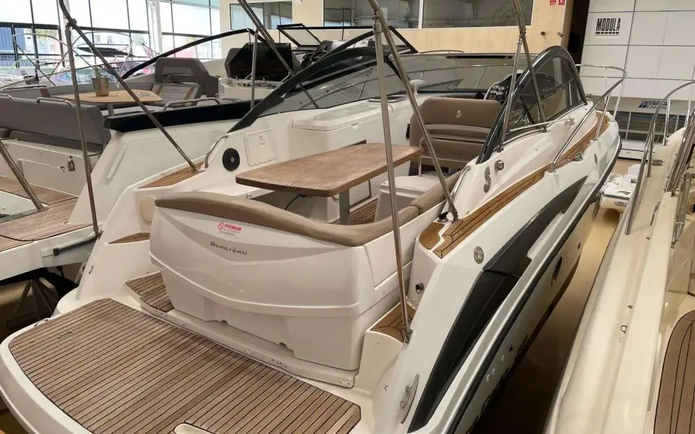 slider 15 Beneteau Monte Carlo 27