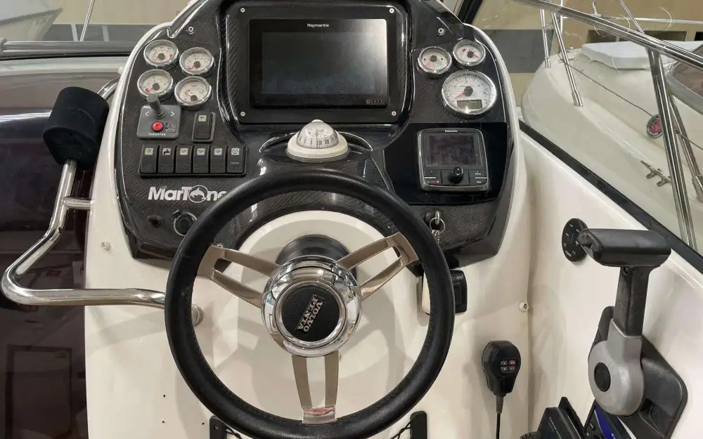 slider 4 Beneteau Monte Carlo 27