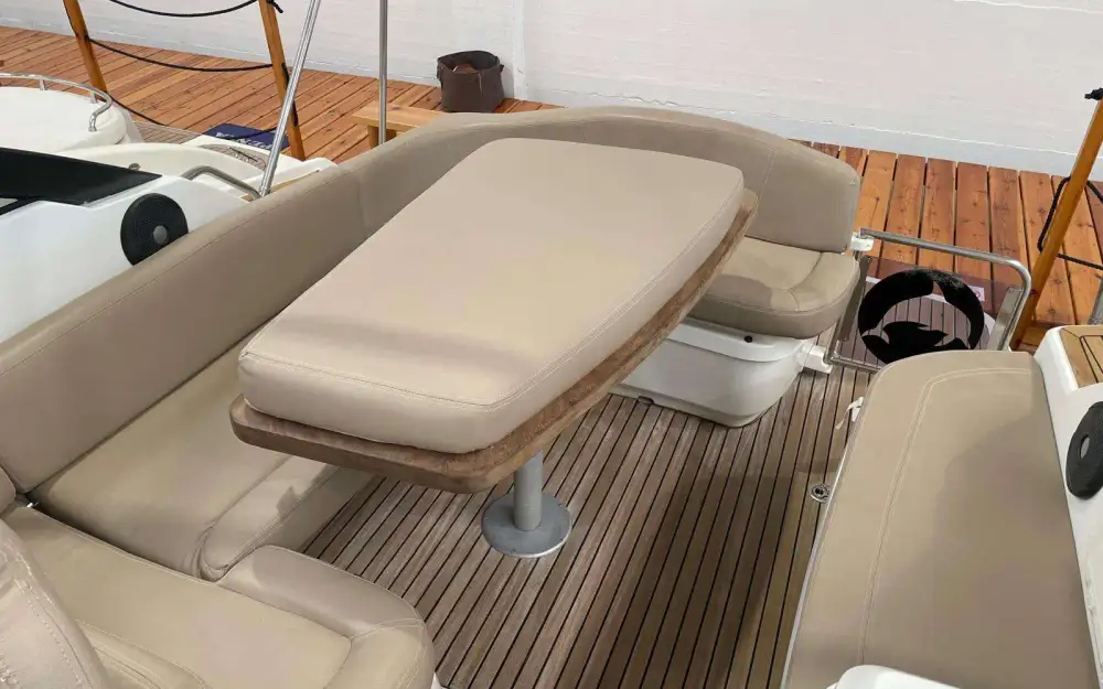 slider 7 Beneteau Monte Carlo 27