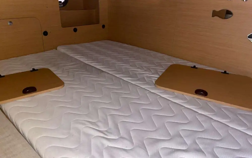 slider 8 Beneteau Monte Carlo 27