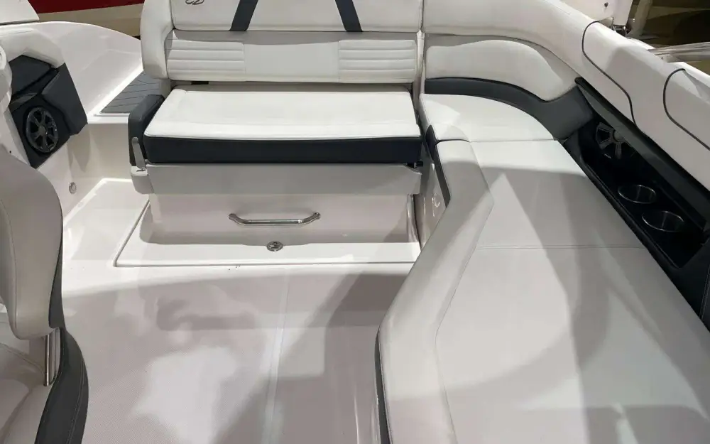 slider 11 Regal  24 Fastdeck