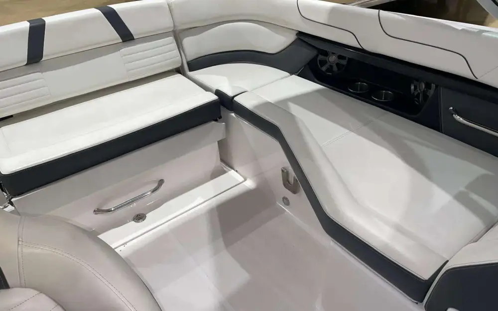 slider 2 Regal  24 Fastdeck