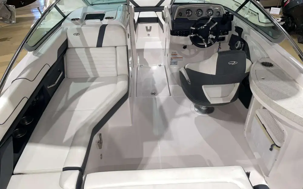 slider 5 Regal  24 Fastdeck