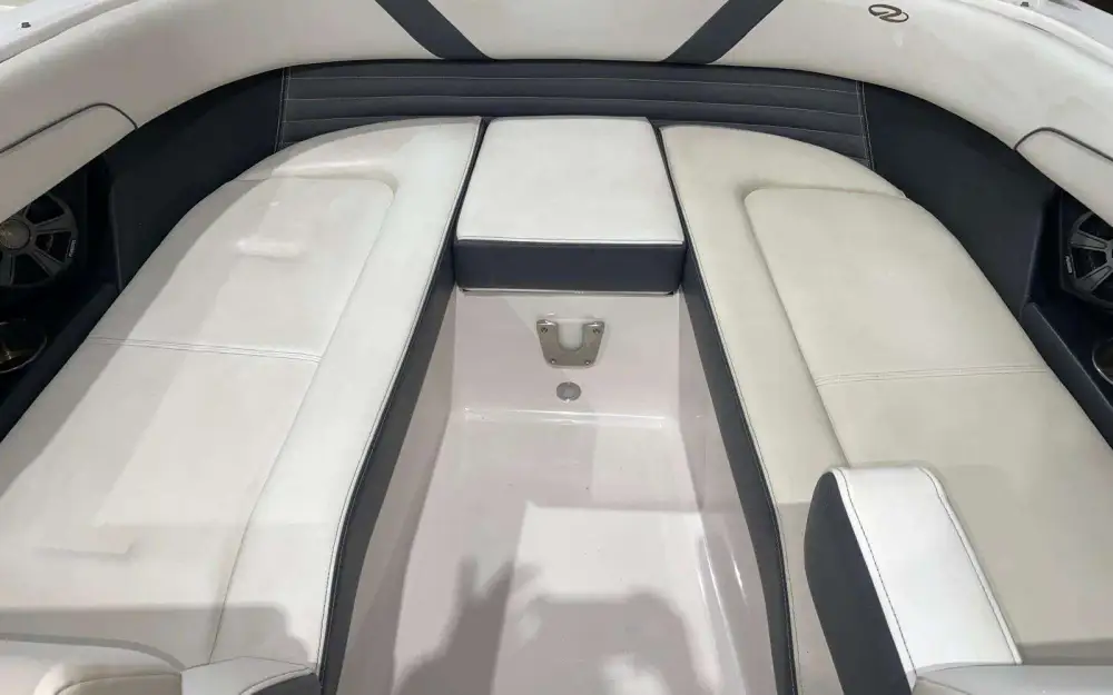 slider 6 Regal  24 Fastdeck