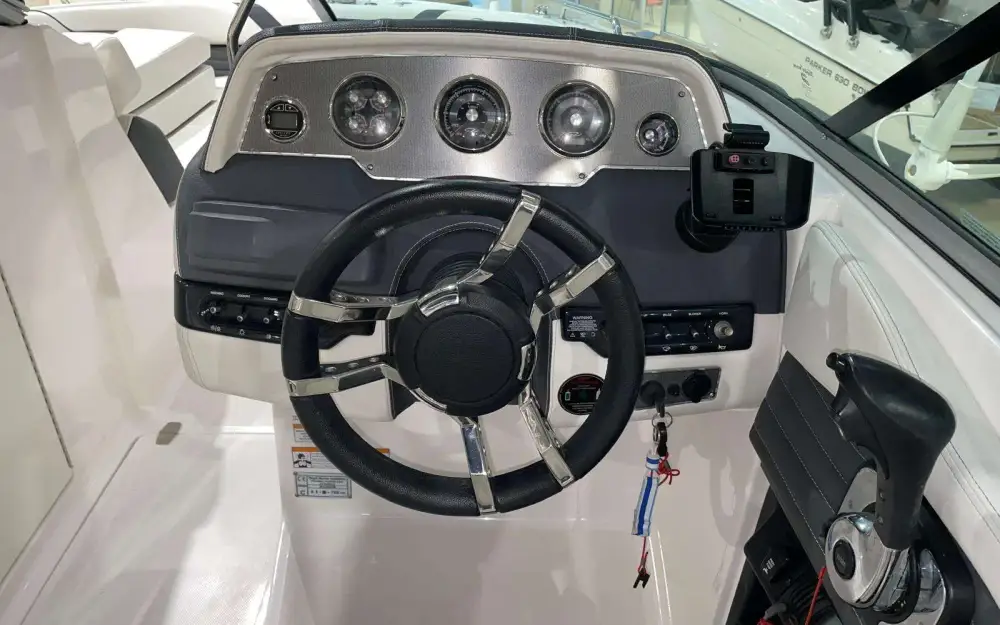 slider 8 Regal  24 Fastdeck