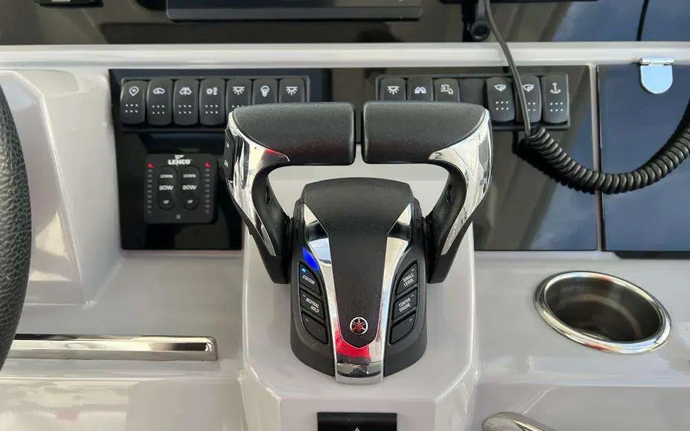 slider 23 Jeanneau Cap Camarat 10.5 WA