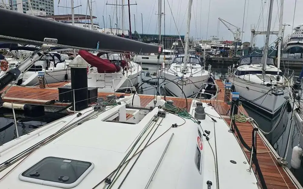 slider 27 Beneteau First 44.7