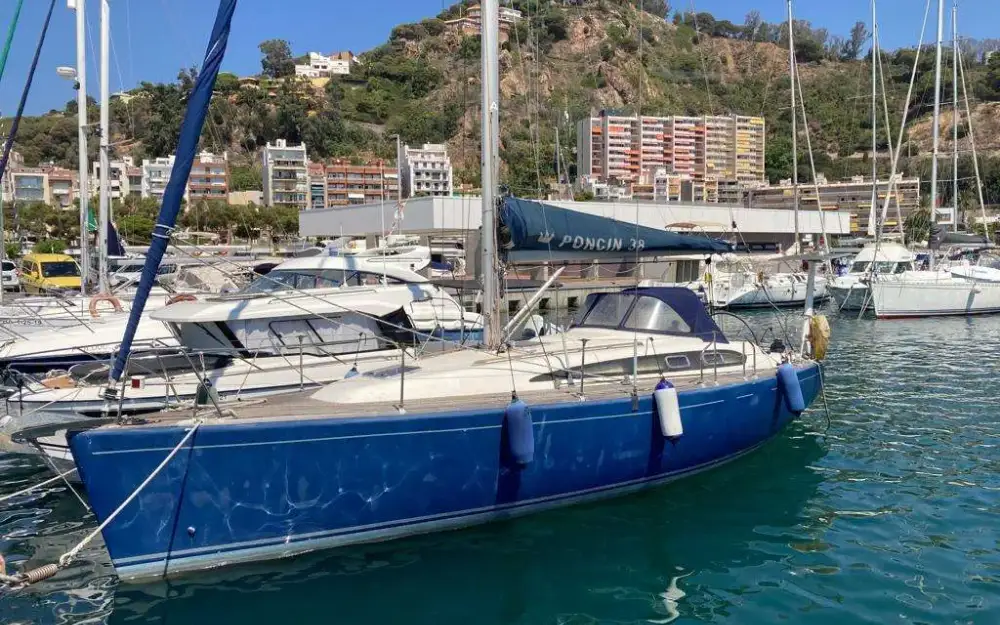 slider 33 Poncin Yachts Diva 38