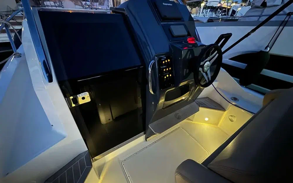 slider 1 Capelli Tempest 850