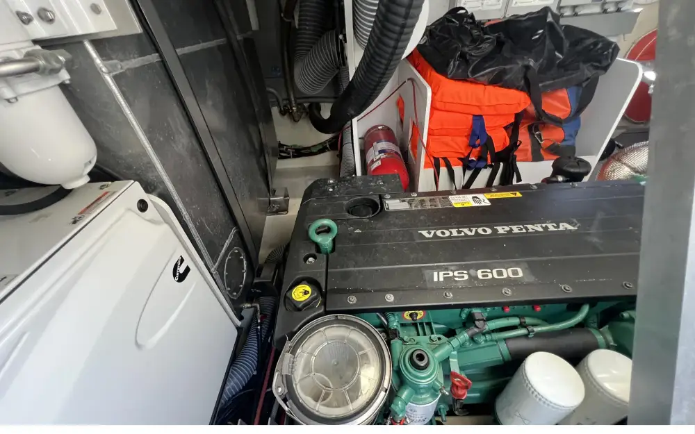 slider 9 Beneteau Monte Carlo 5