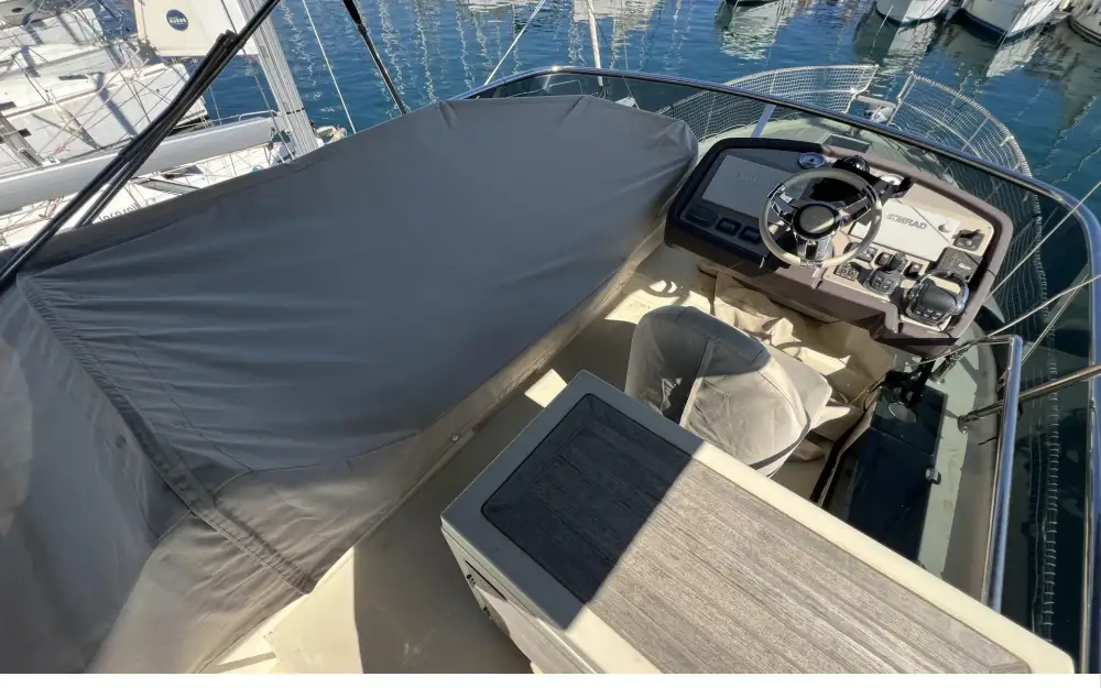 slider 1 Beneteau Monte Carlo 5