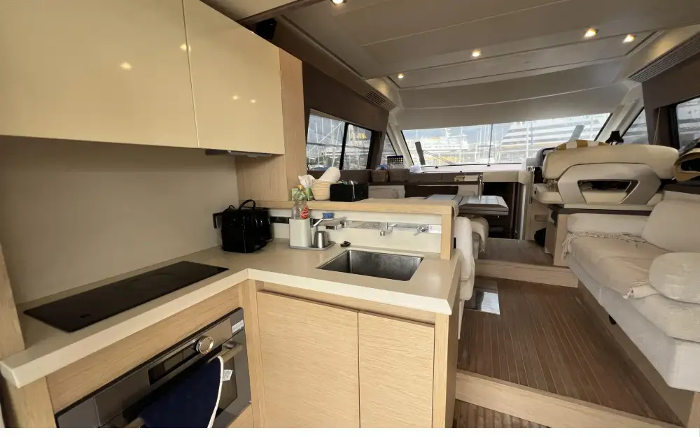 slider 6 Beneteau Monte Carlo 5