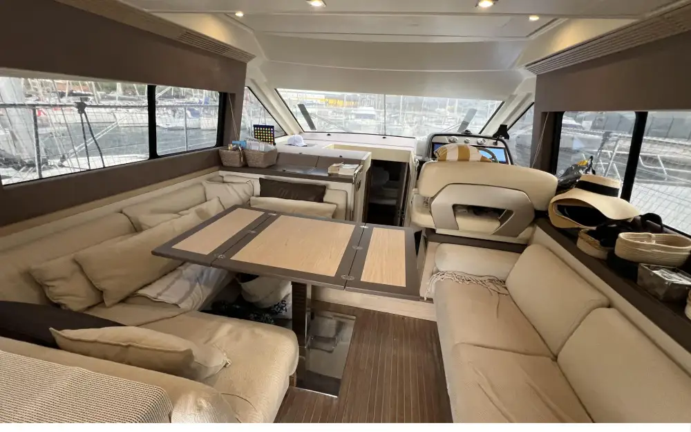 slider 7 Beneteau Monte Carlo 5