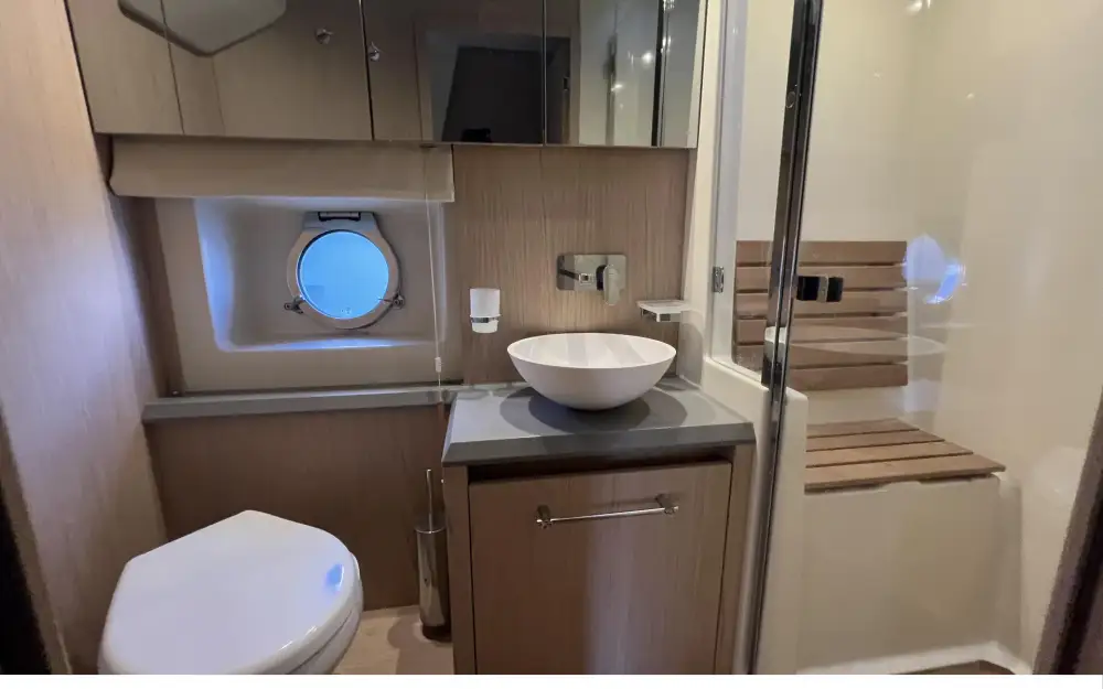 slider 8 Beneteau Monte Carlo 5