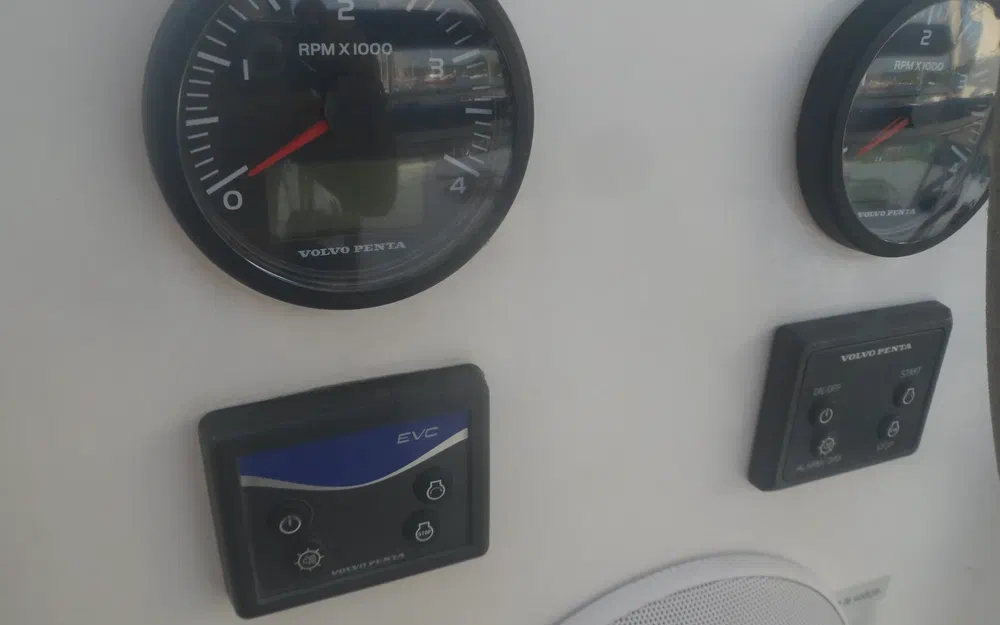 slider 28 Fountaine Pajot Orana 44