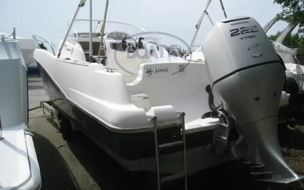 slider 1 Jeanneau Cap Camarat 755