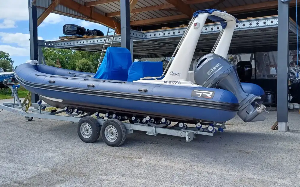 slider 16 Valiant V 750 Cruiser