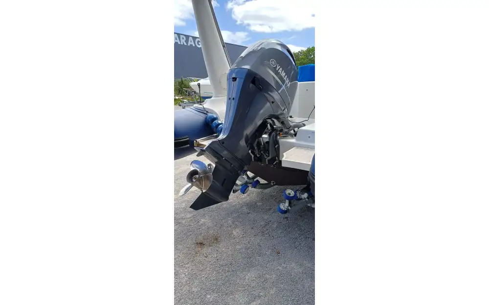 slider 18 Valiant V 750 Cruiser