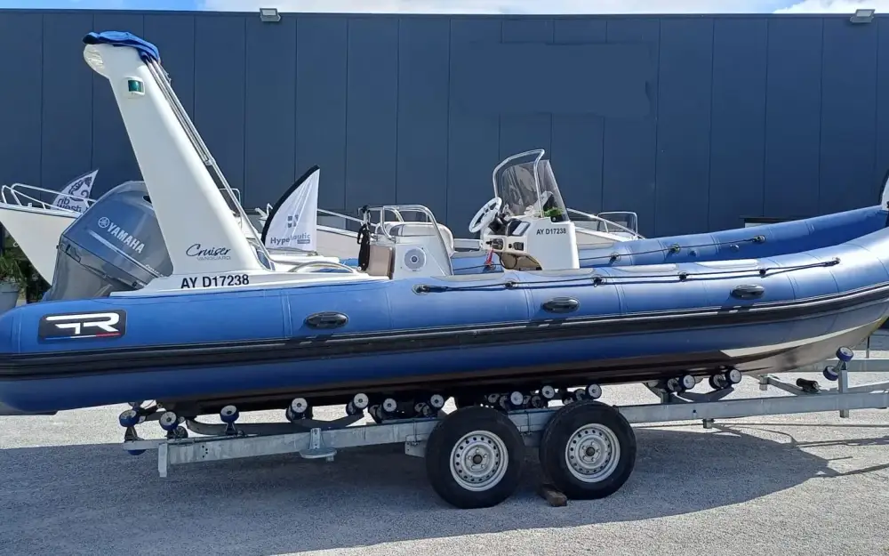 slider 0 Valiant V 750 Cruiser