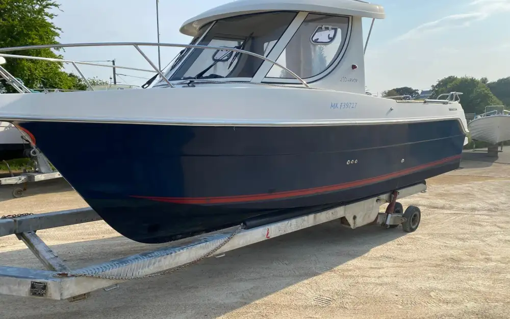 slider 1 Arvor  230