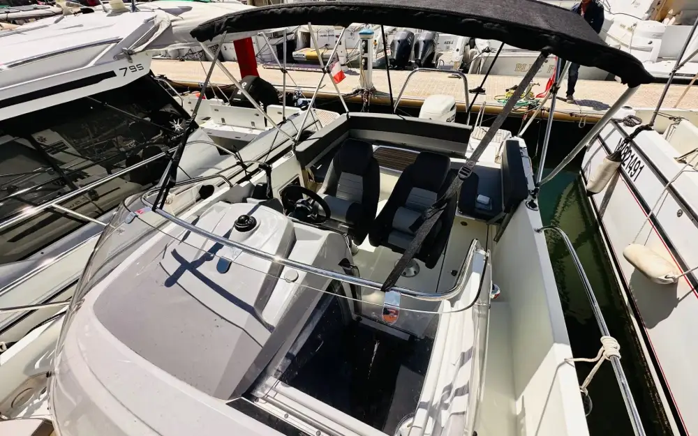 slider 5 Jeanneau Cap Camarat 7.5 WA Serie 2