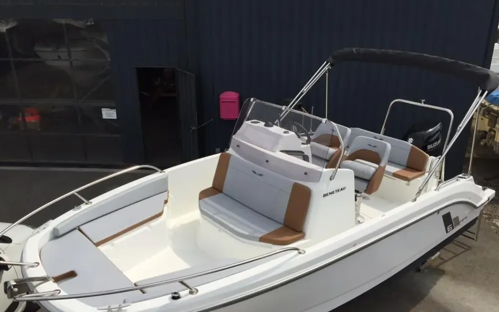 slider 1 Beneteau Flyer 6 SPACEdeck