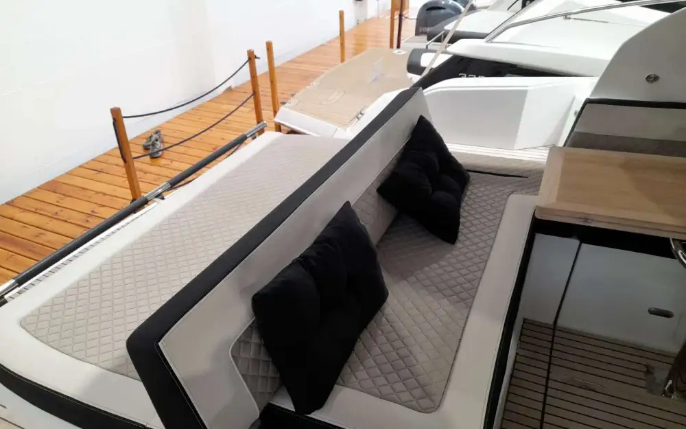 slider 7 Jeanneau Leader 36