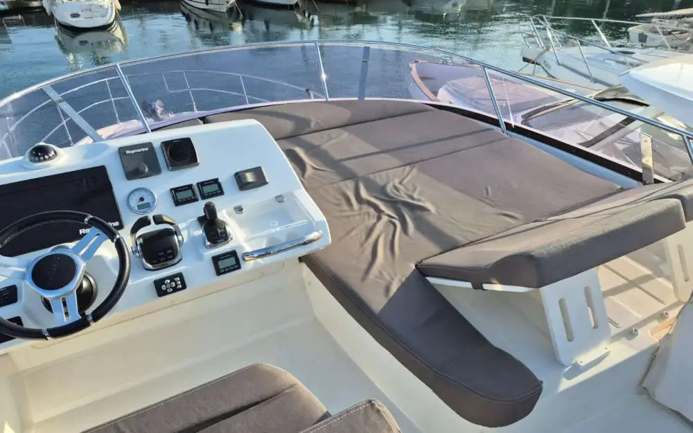 slider 7 Jeanneau Prestige 460 Fly