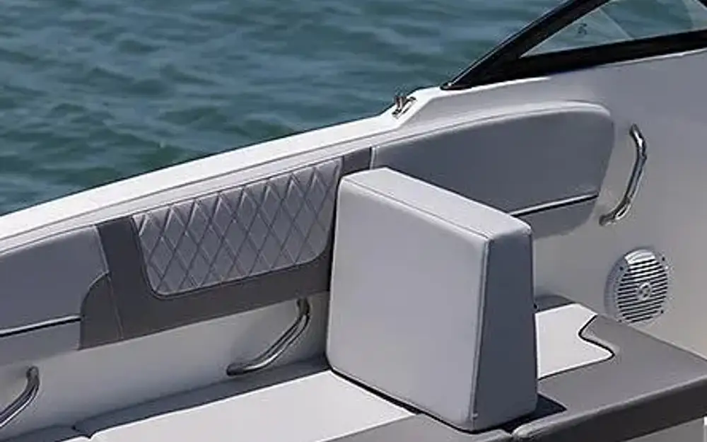 slider 4 Bayliner VR4 OB