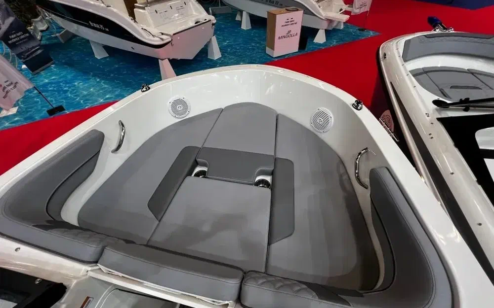 slider 6 Bayliner VR4 OB