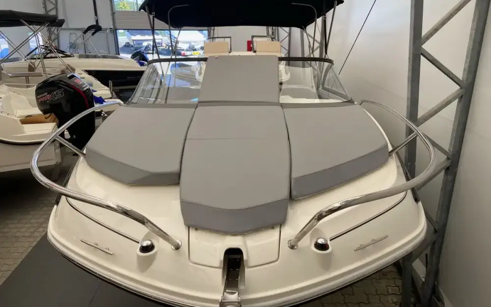 slider 1 Bayliner VR5 Cuddy OB