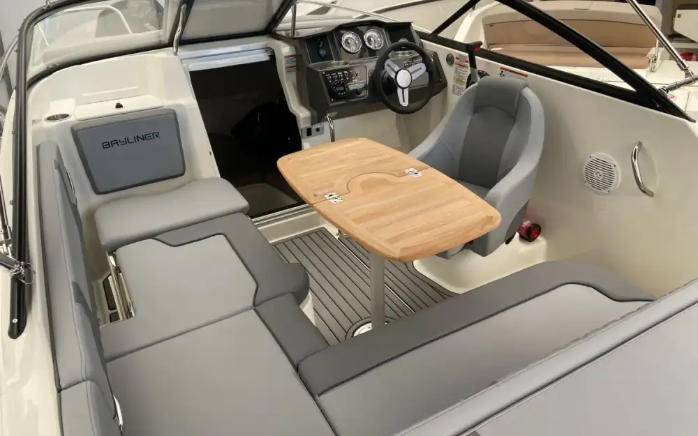 slider 2 Bayliner VR5 Cuddy OB