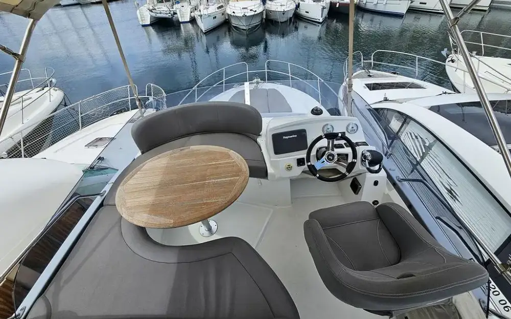 slider 0 Beneteau Antares 36