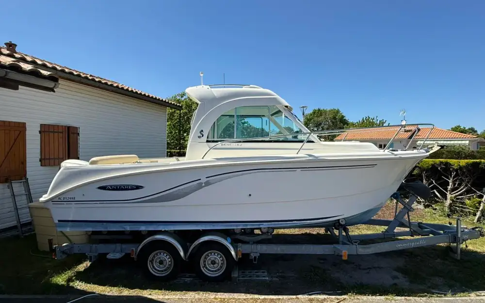 slider 3 Beneteau Antares 650