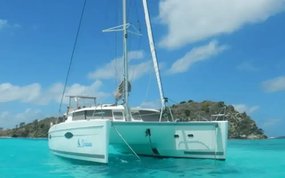 slider 1 Fountaine Pajot Helia 44