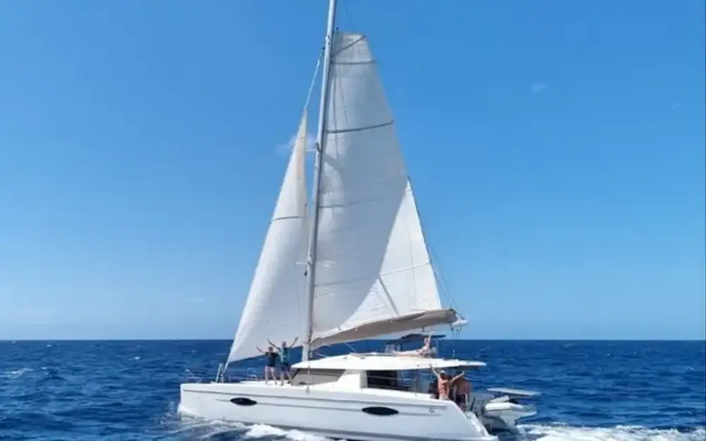 slider 2 Fountaine Pajot Helia 44