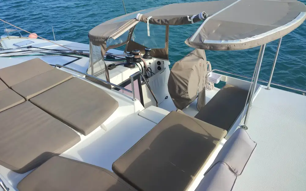 slider 5 Fountaine Pajot Helia 44