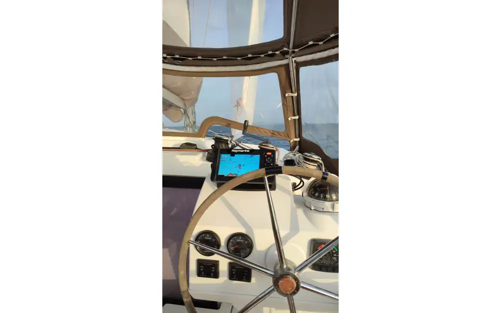 slider 7 Fountaine Pajot Helia 44