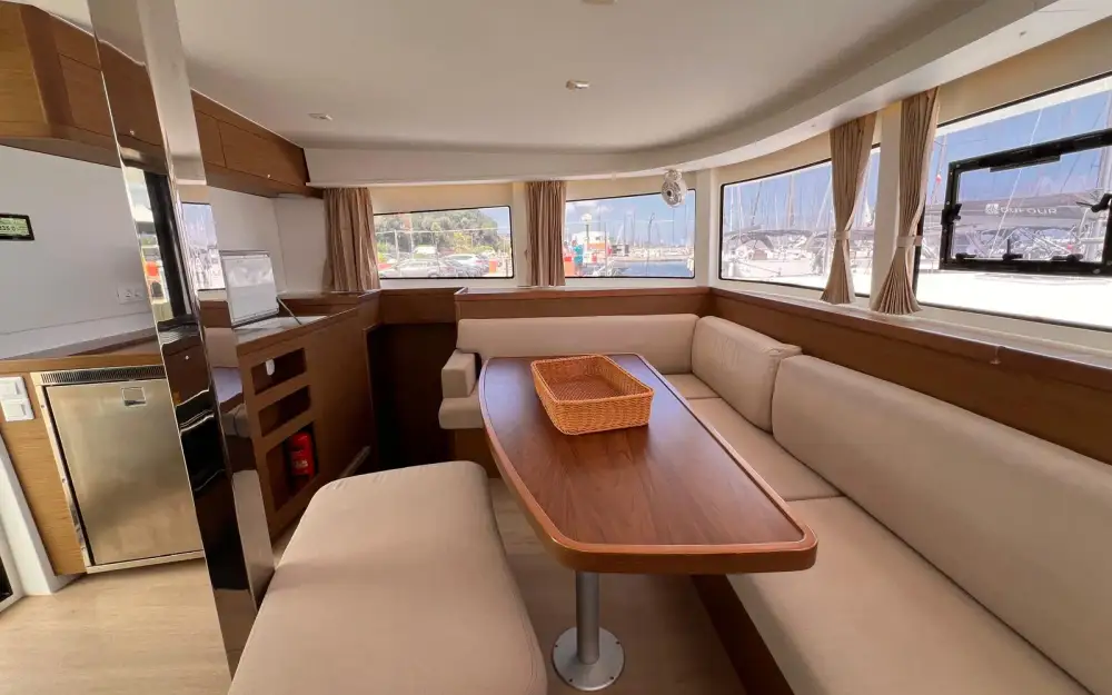 slider 5 Lagoon  42