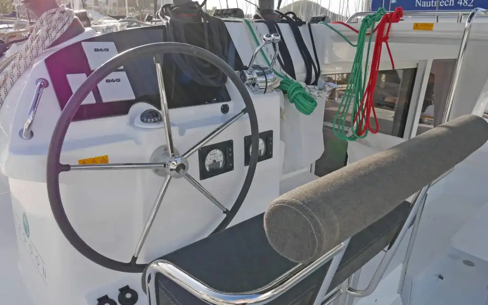 slider 5 Lagoon  400 S2