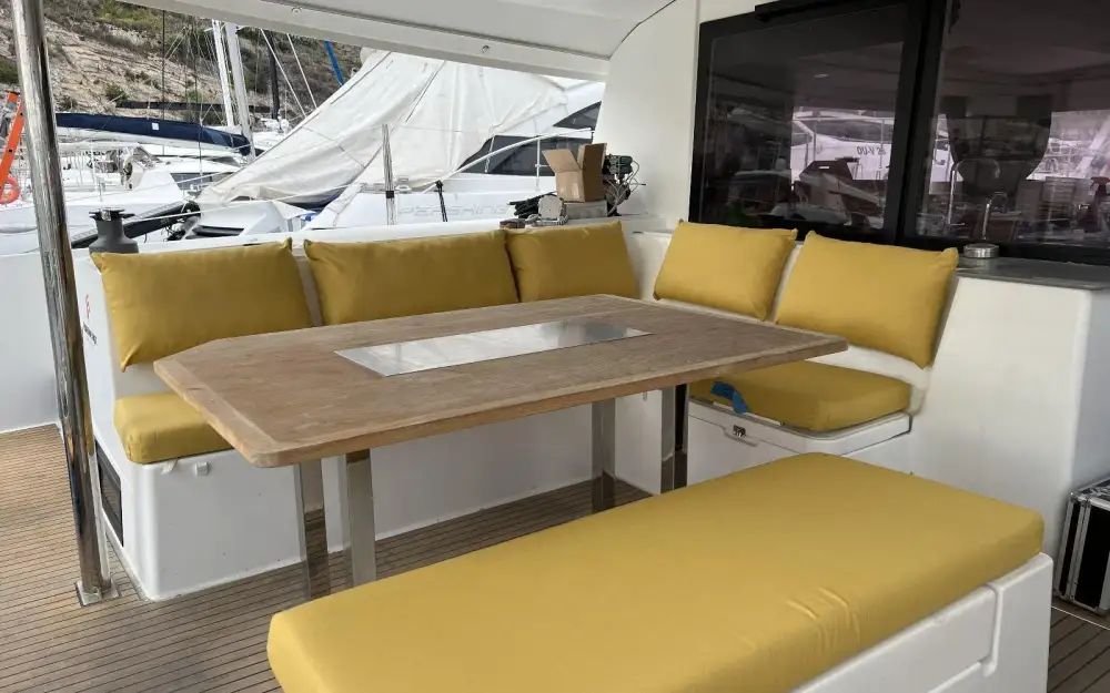 slider 11 Fountaine Pajot Saba 50