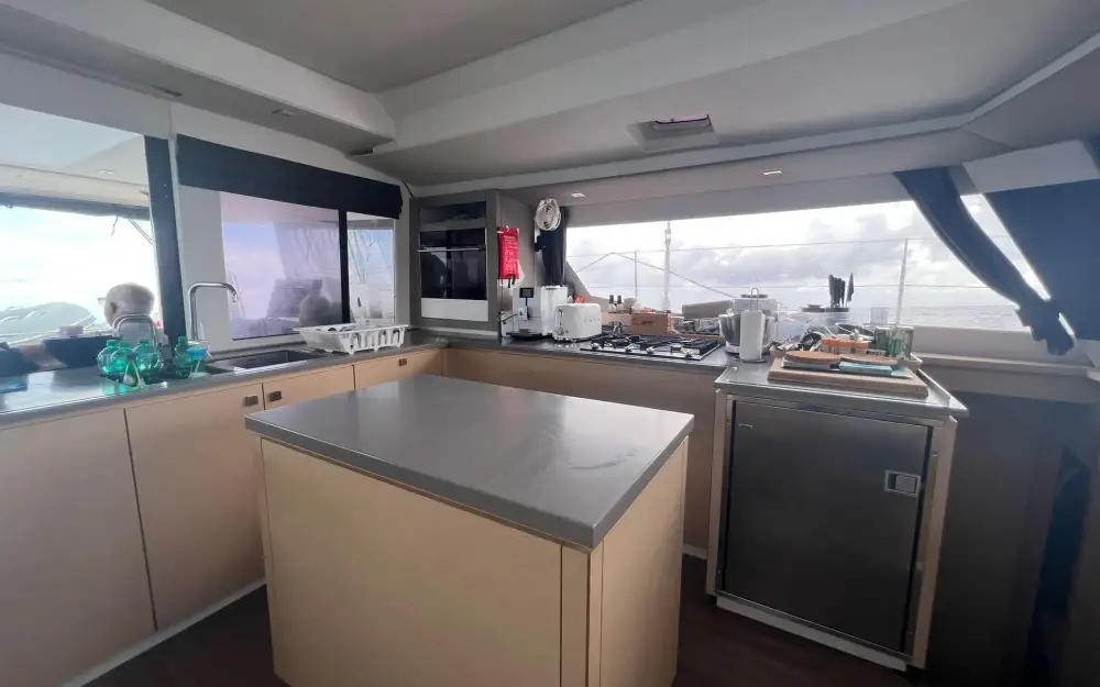 slider 15 Fountaine Pajot Saba 50