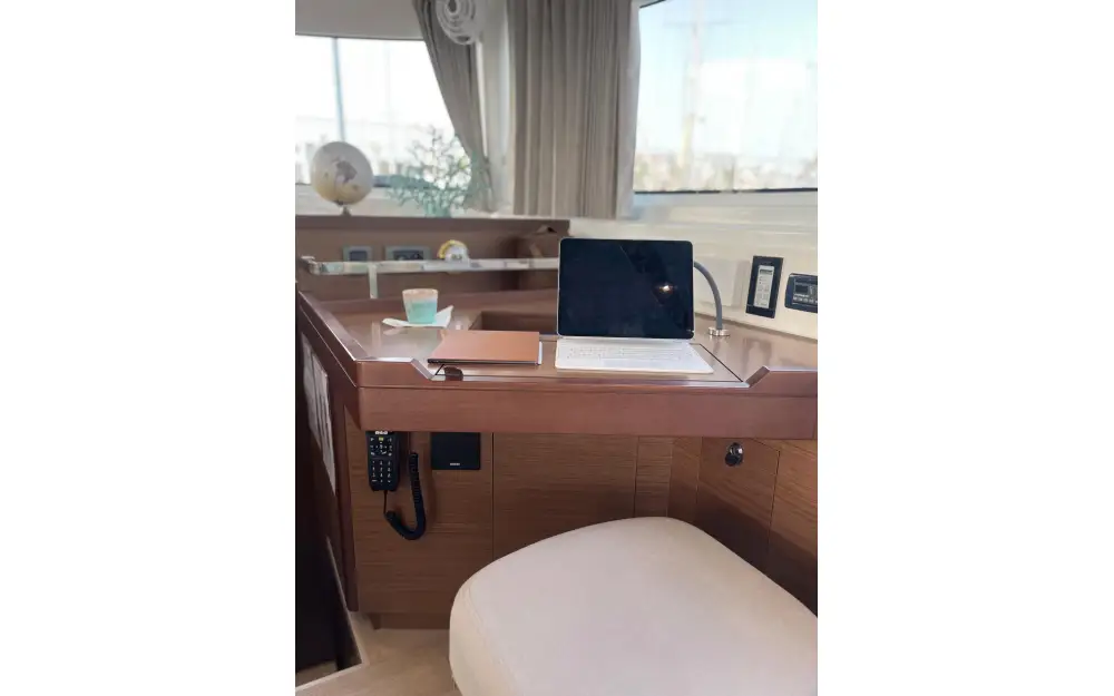 slider 23 Lagoon  46