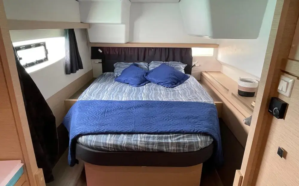 slider 69 Fountaine Pajot Lucia 40