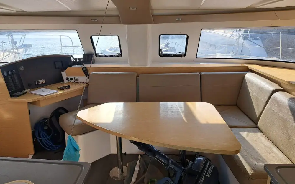 slider 3 Fountaine Pajot Lipari 41