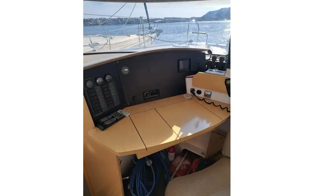 slider 8 Fountaine Pajot Lipari 41