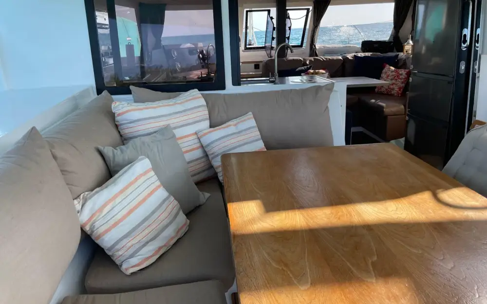 slider 14 Fountaine Pajot Lucia 40