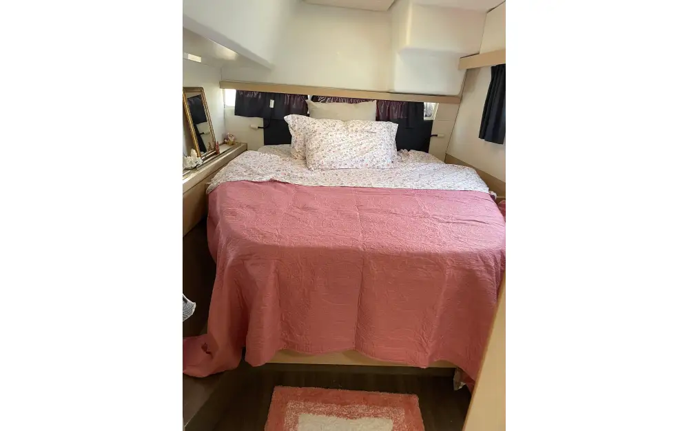 slider 25 Fountaine Pajot Lucia 40