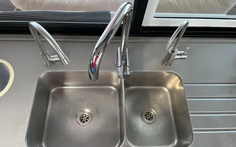 slider 60 Fountaine Pajot Lucia 40