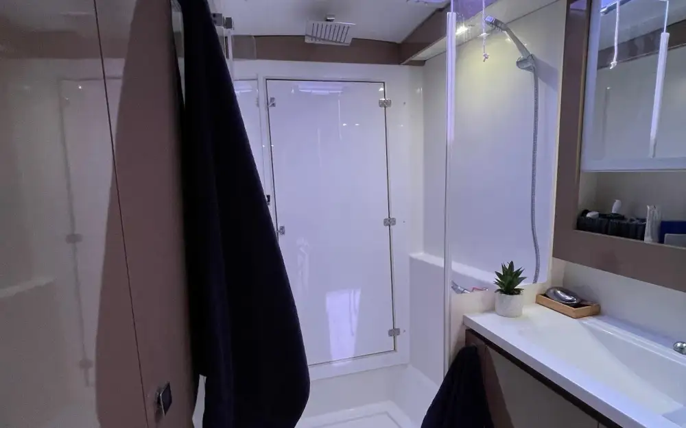 slider 64 Fountaine Pajot Lucia 40